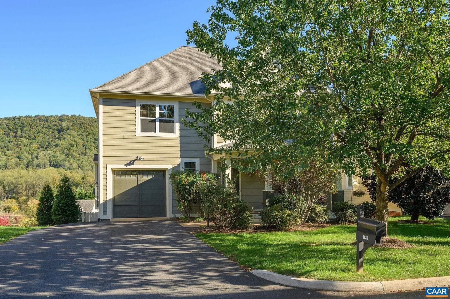 1124 Arden Dr photo 4