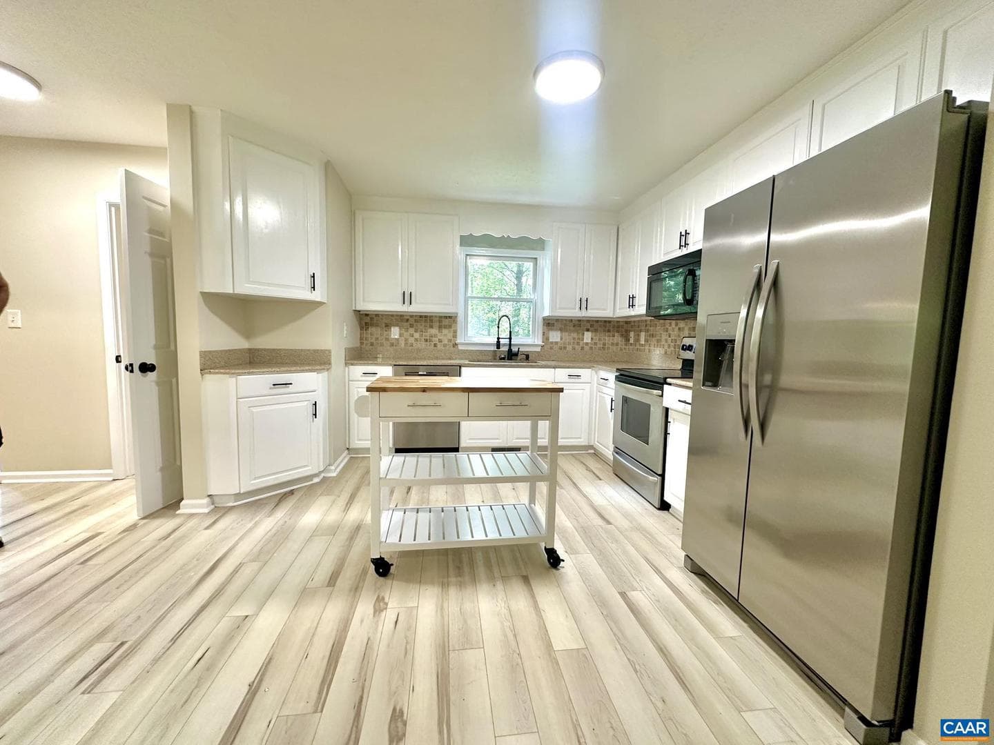 439 Deer Dr photo 18