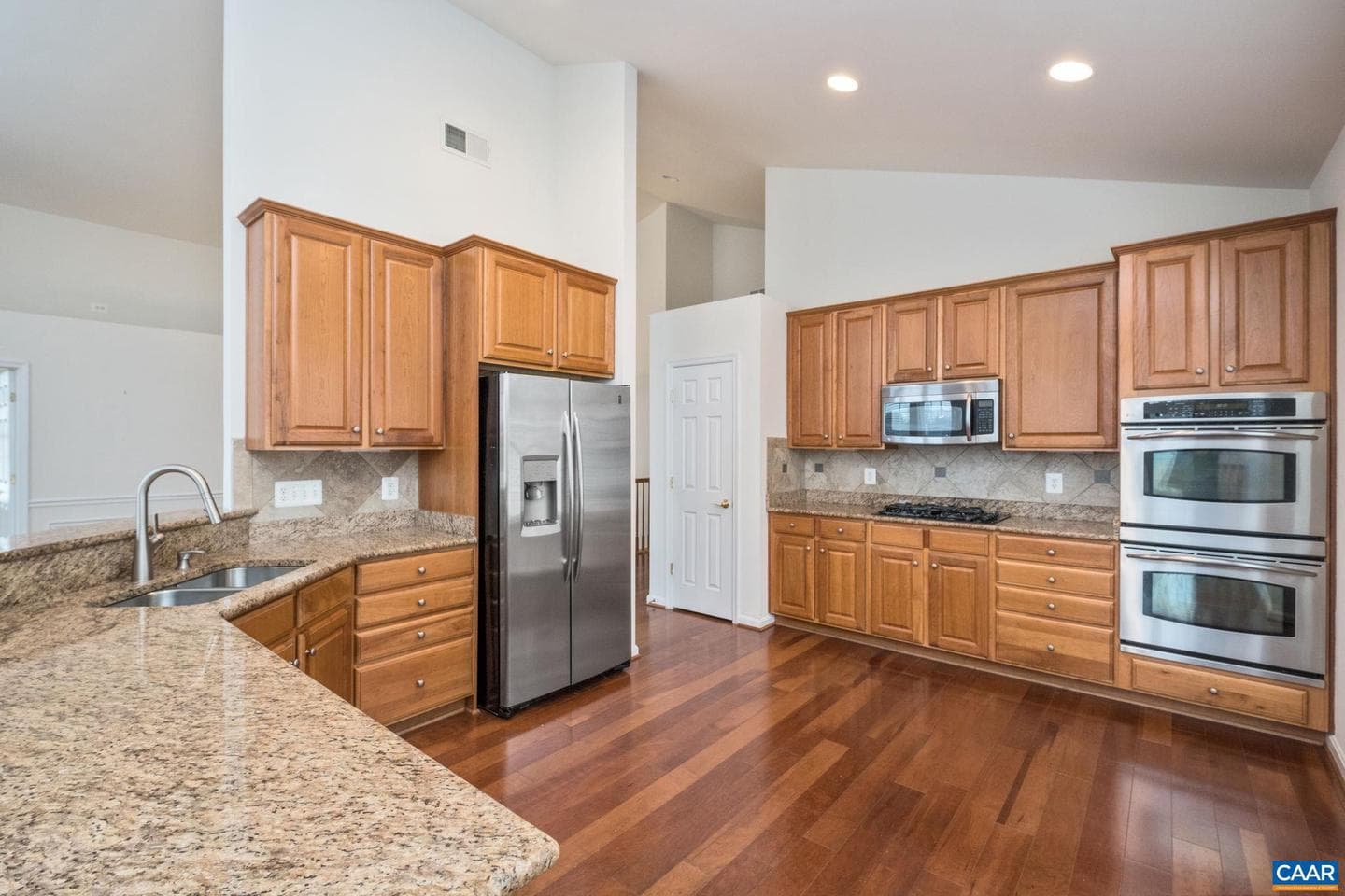 577 Four Seasons Dr photo 6