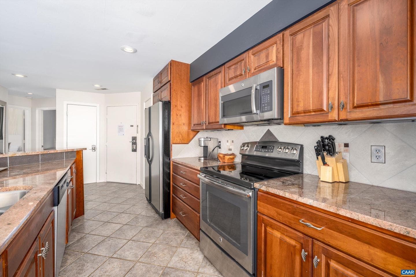 921 Diamond Hill Condos photo 6
