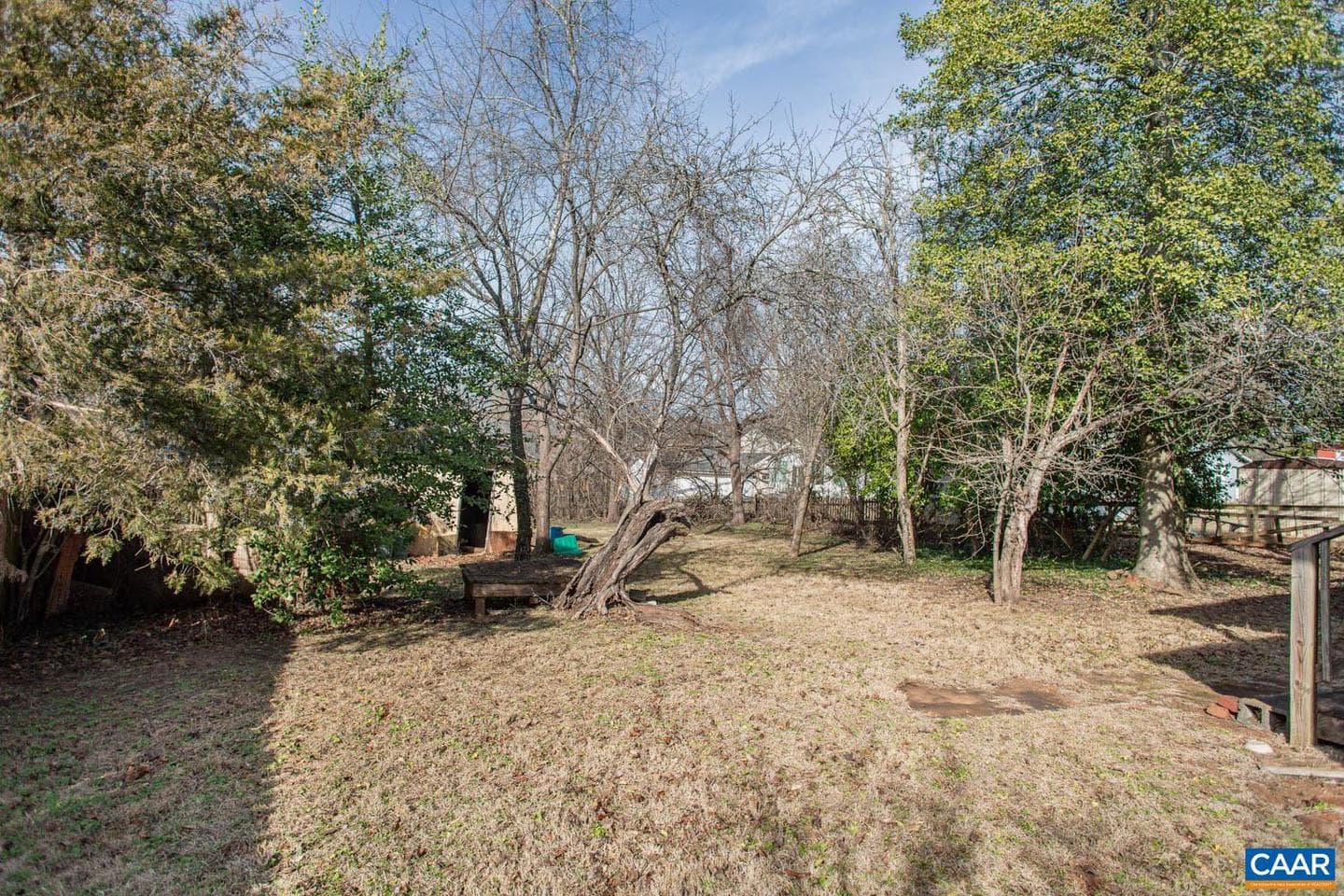 611 Rives St photo 14