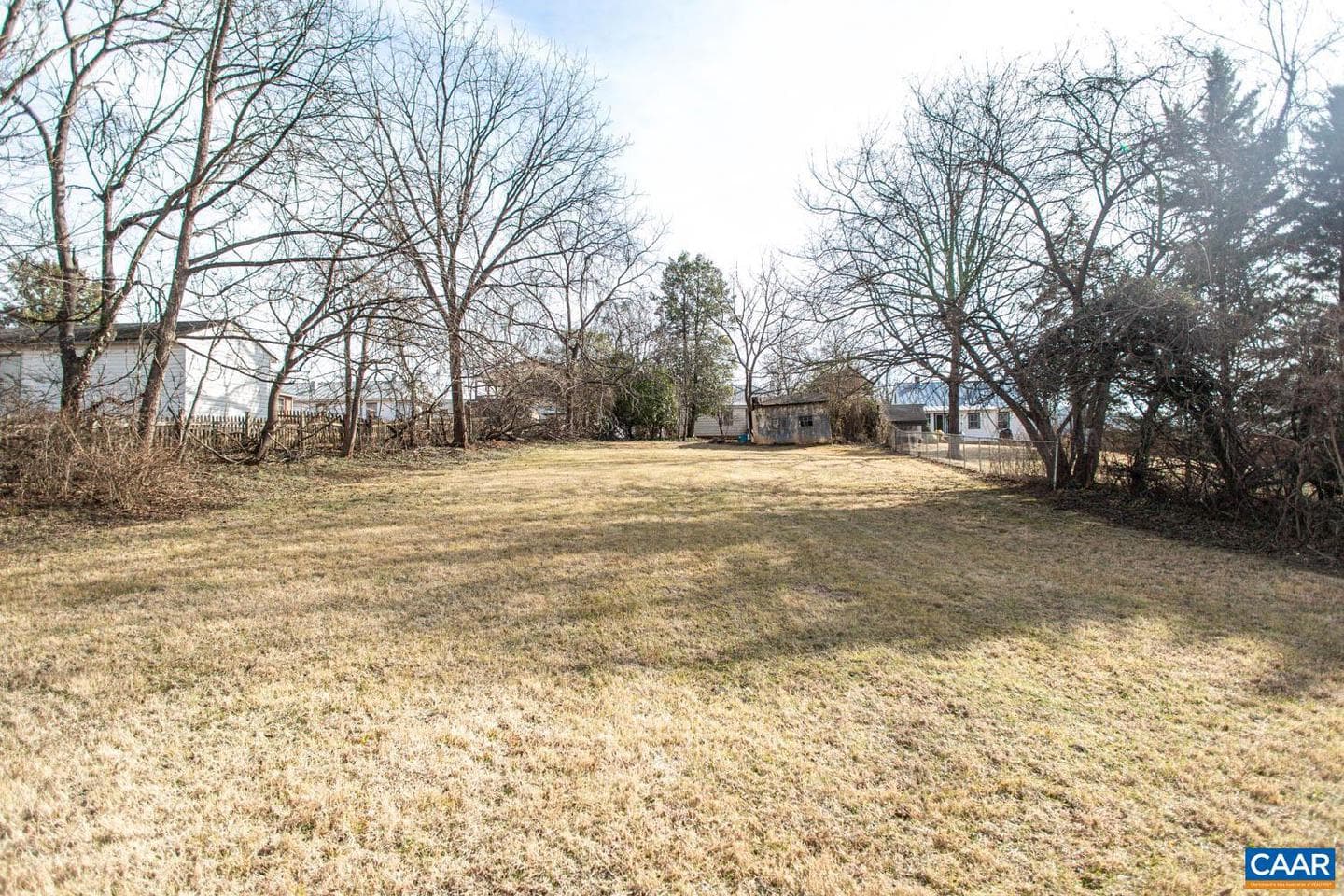611 Rives St photo 9