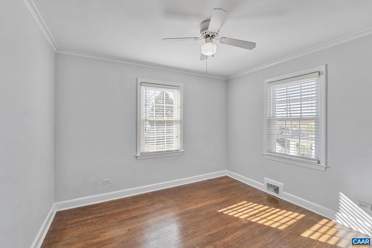1007 Montrose Ave photo 22