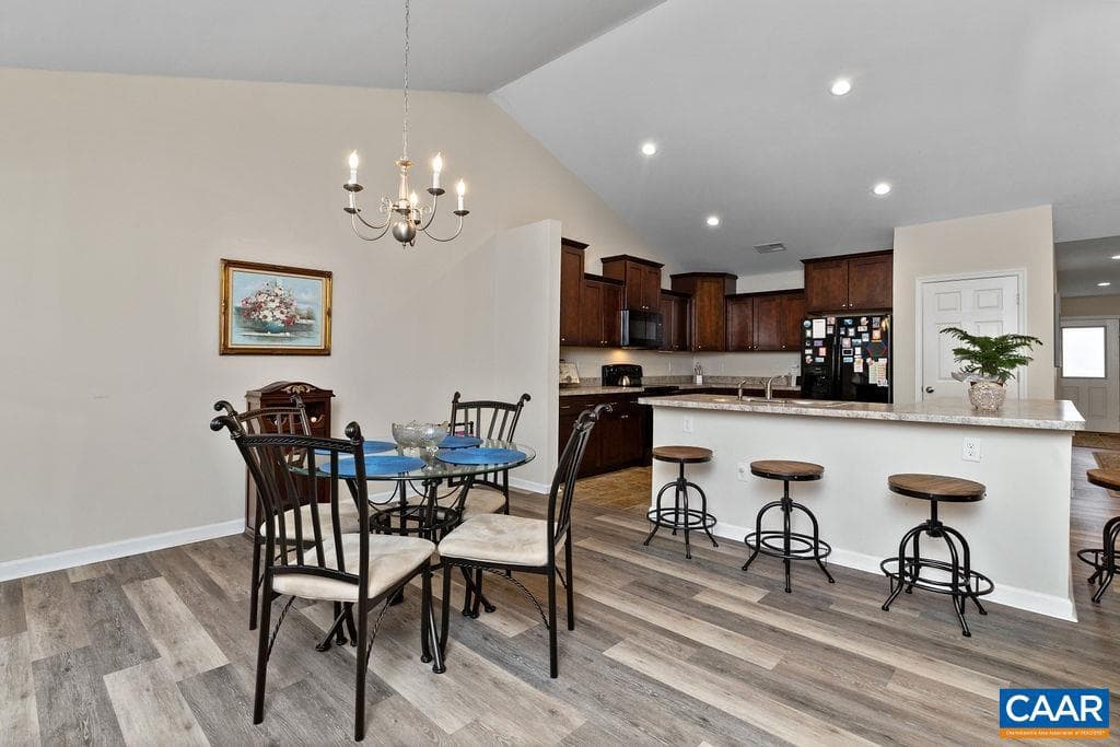 147 W Stratford Pl photo 15