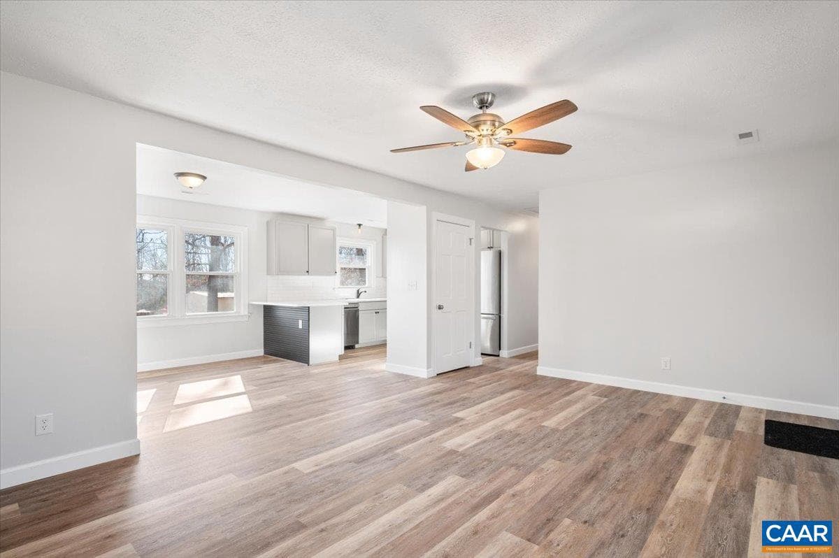 241 Fairlane Dr photo 3