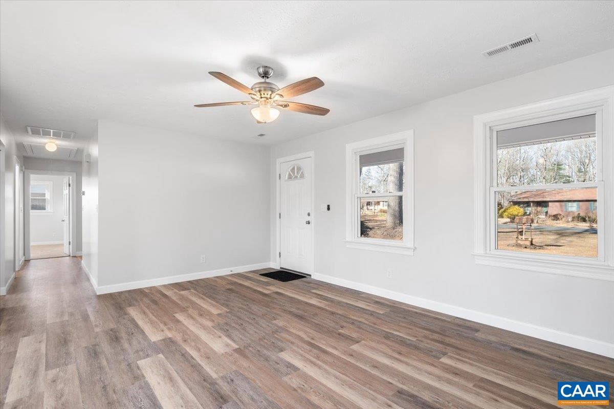 241 Fairlane Dr photo 4