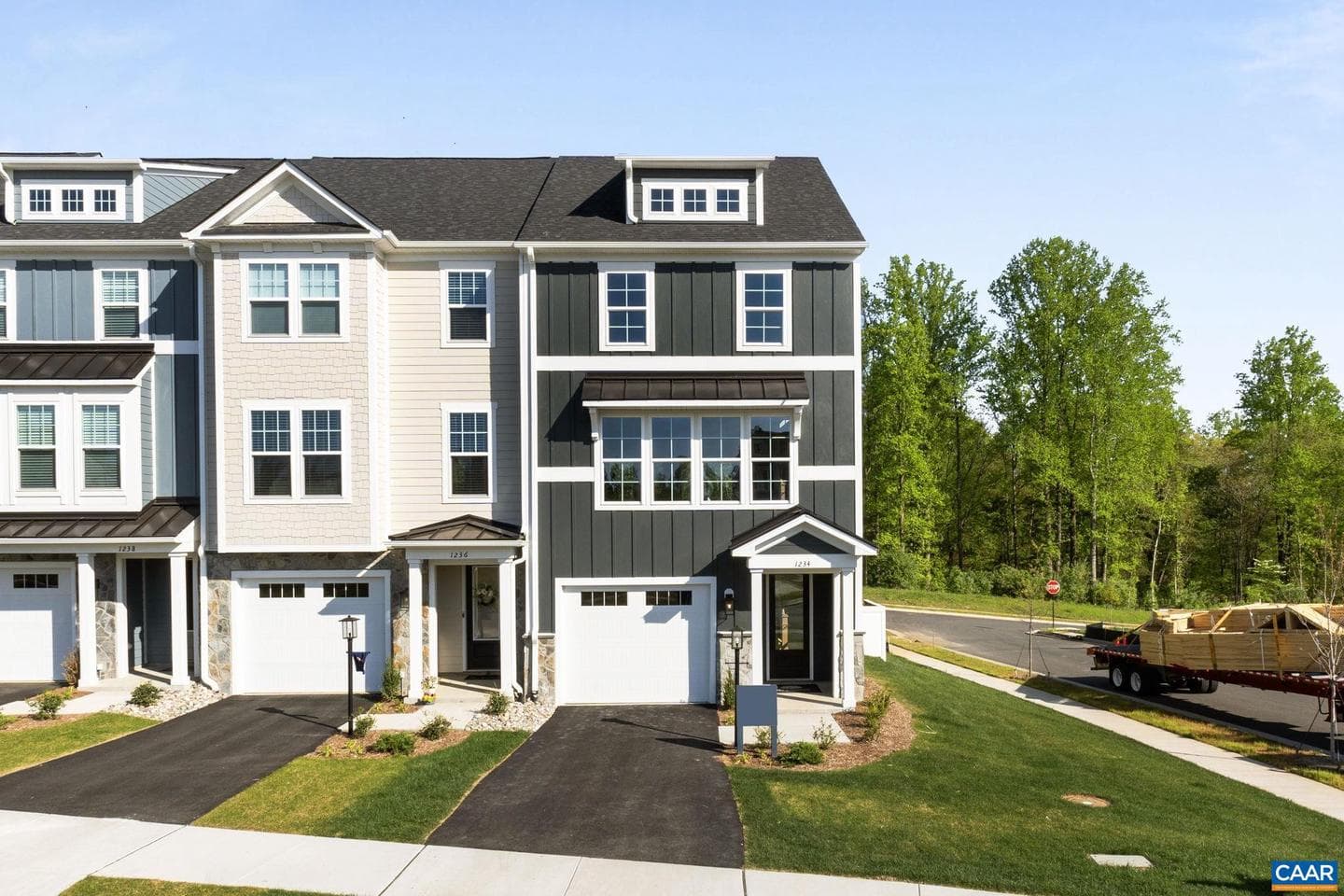 1234 Laconia Ln photo 1