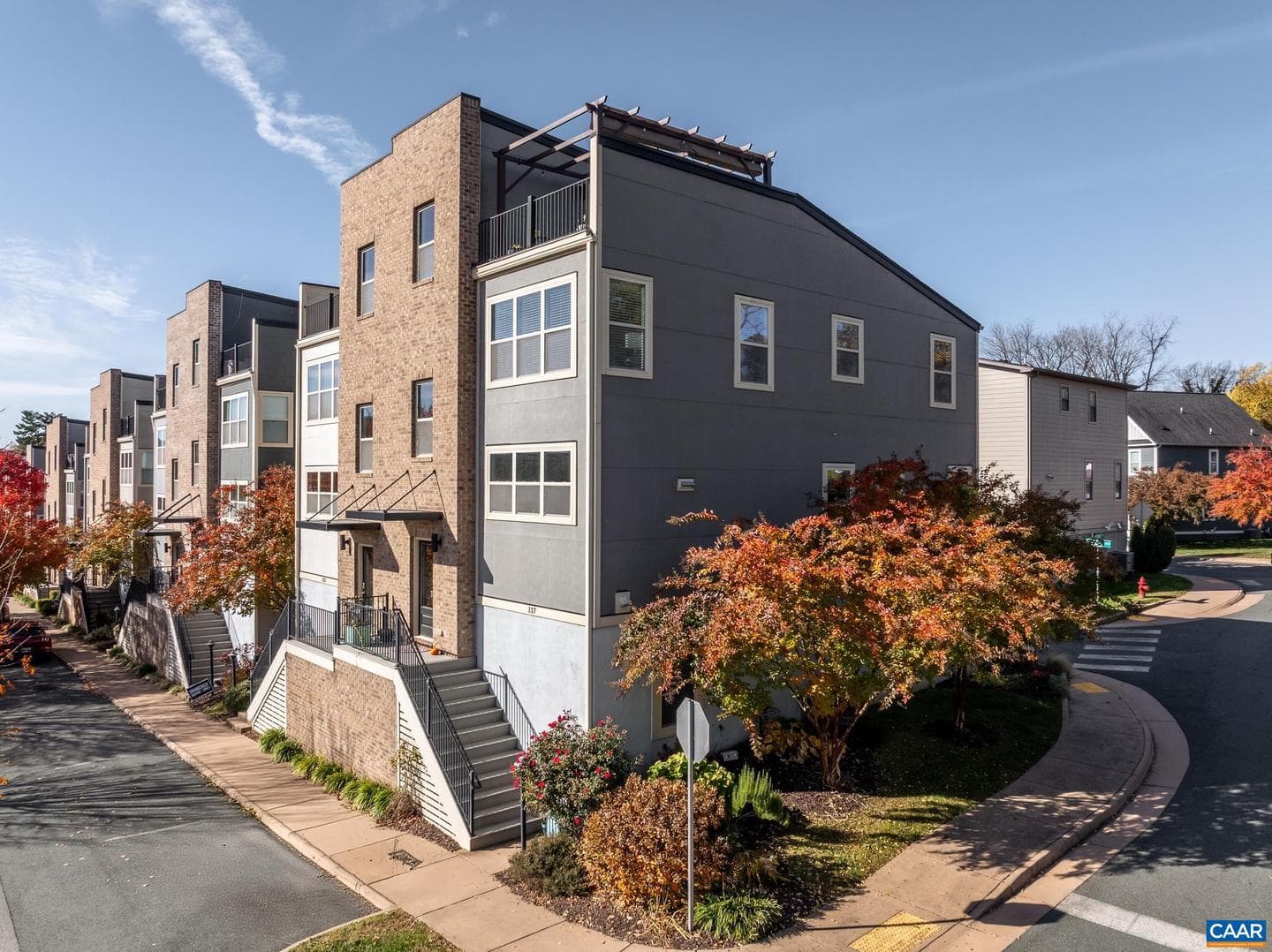 137 Almere Ave photo 32