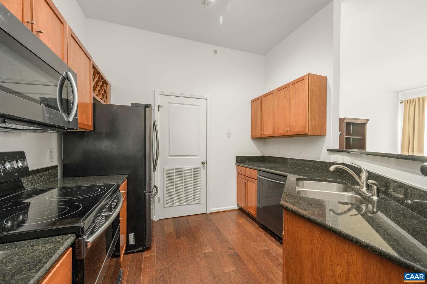 755 Walker Sq #4b photo 3