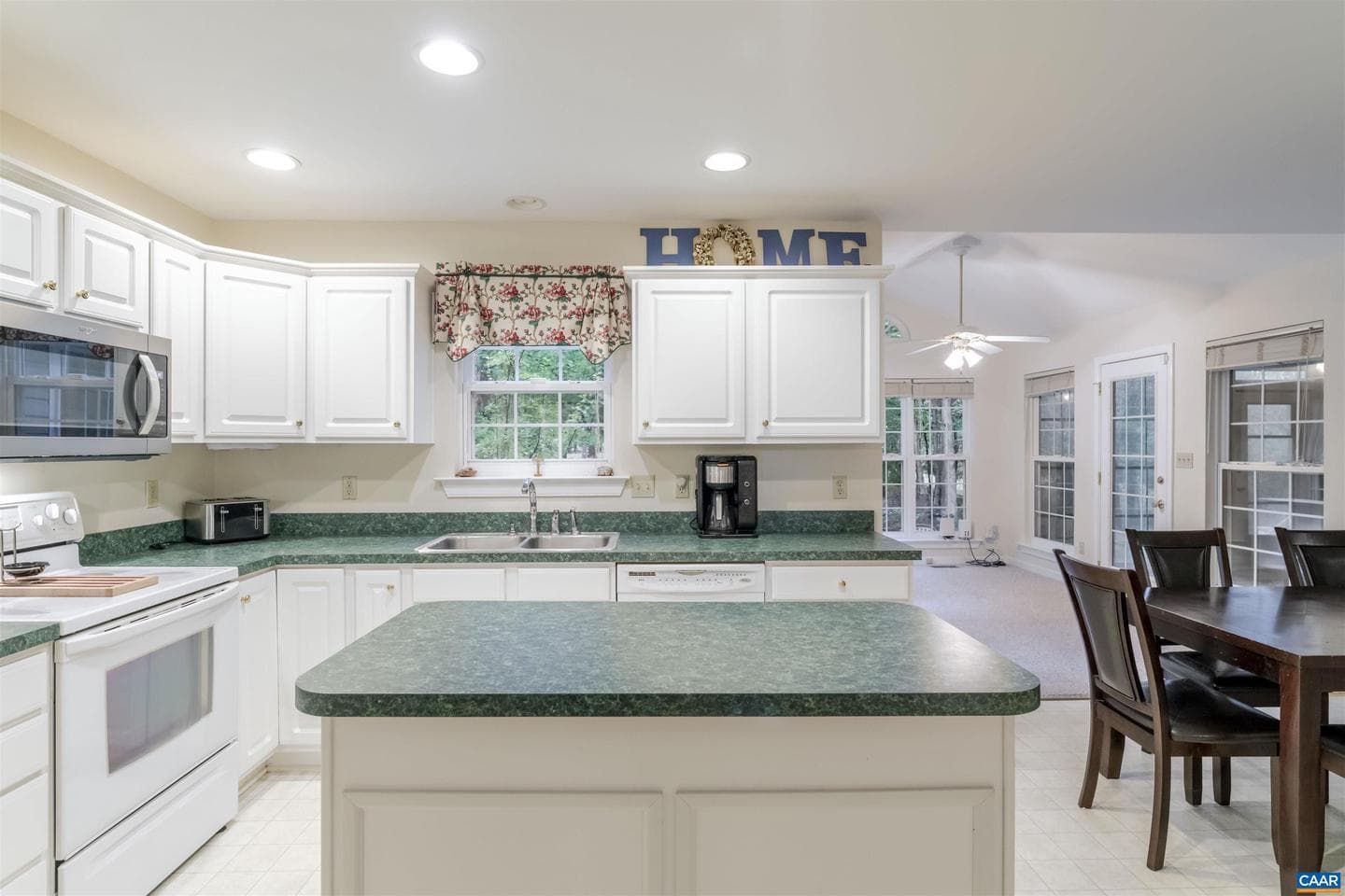 240 Oakmont Dr photo 11