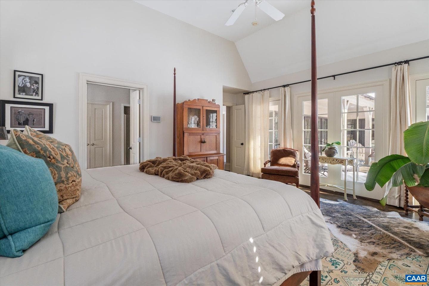 880 Club Dr photo 35