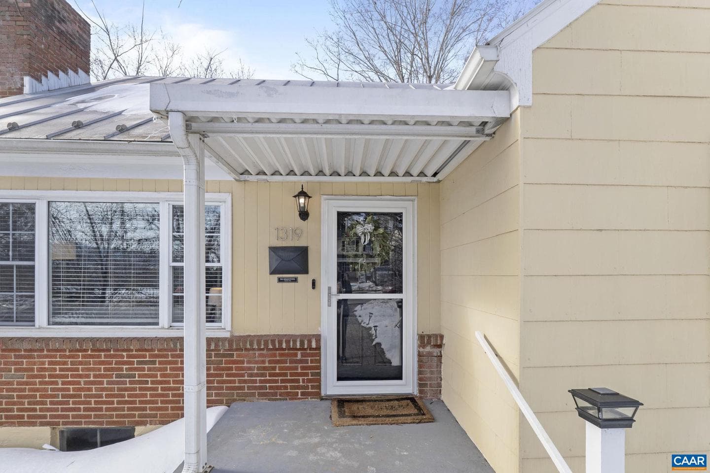 1319 Riverdale Dr photo 2