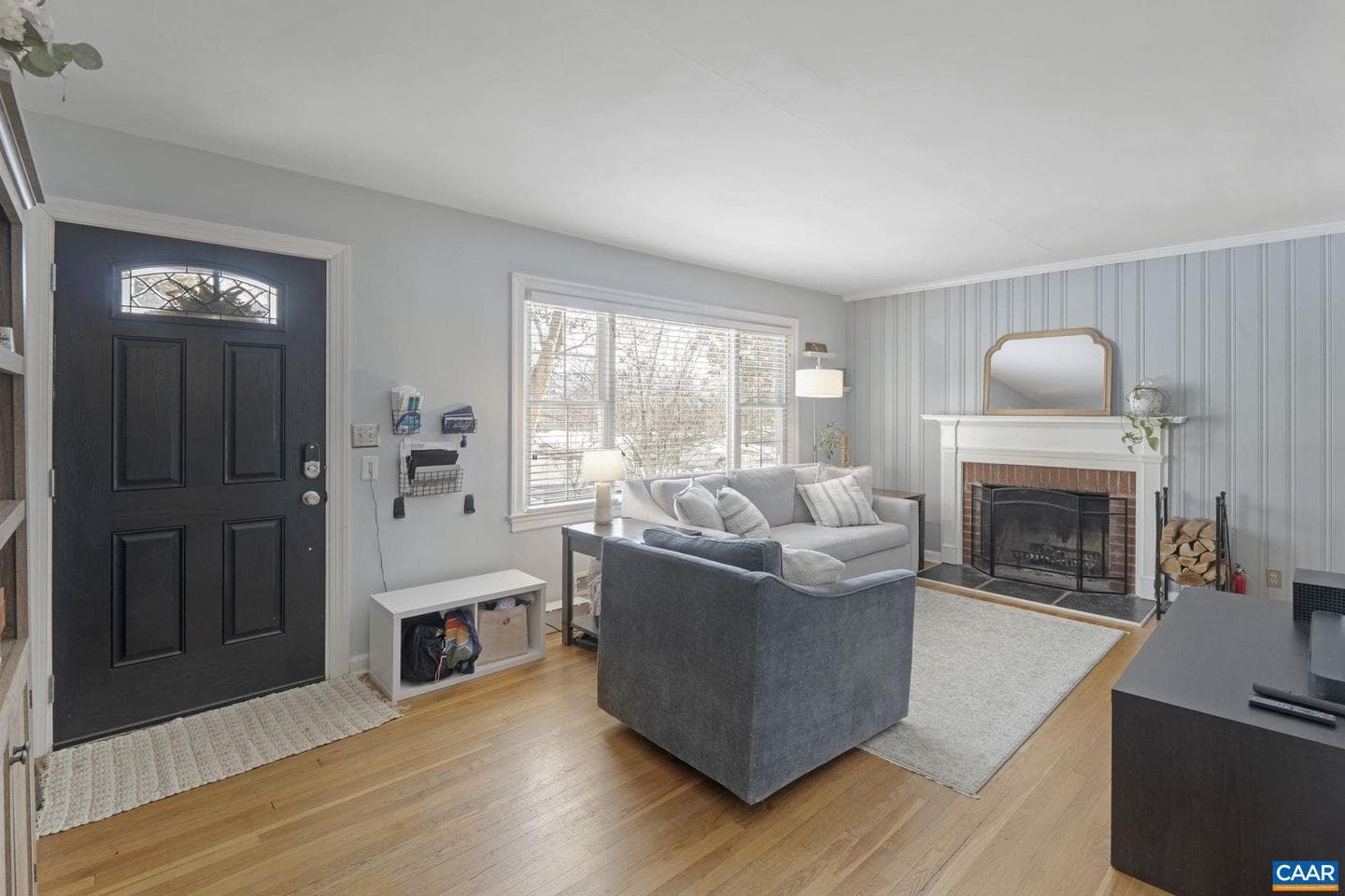 1319 Riverdale Dr photo 4