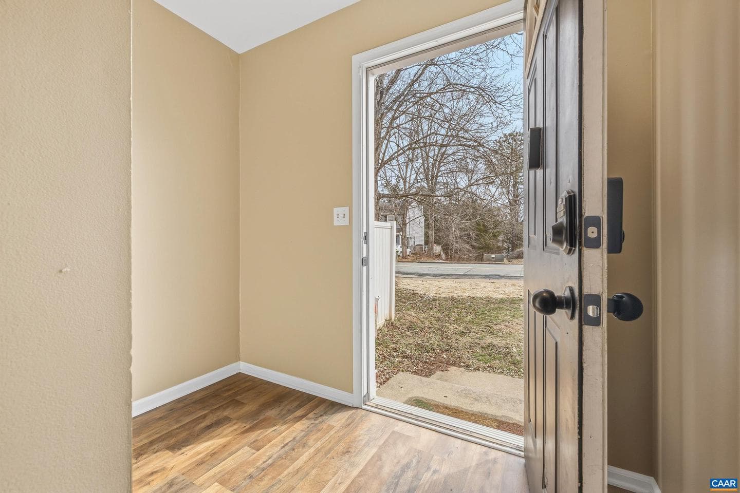 4654 Briarwood Dr photo 2