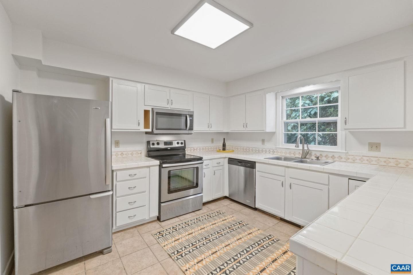 2752 Hydraulic Rd photo 12
