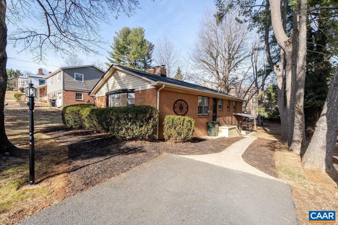 1408 N Coalter St photo 2