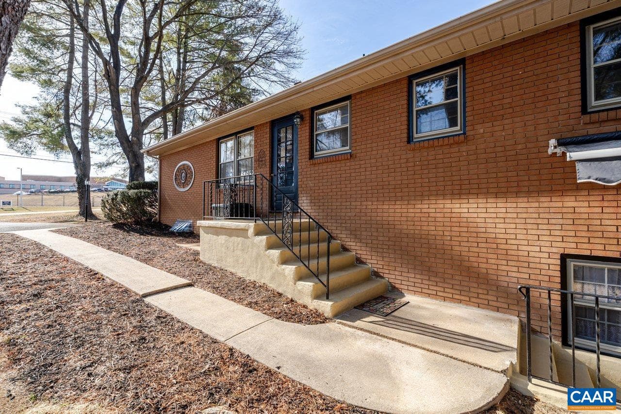 1408 N Coalter St photo 3