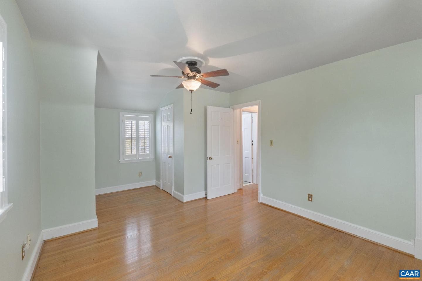 221 Lee Ave photo 17