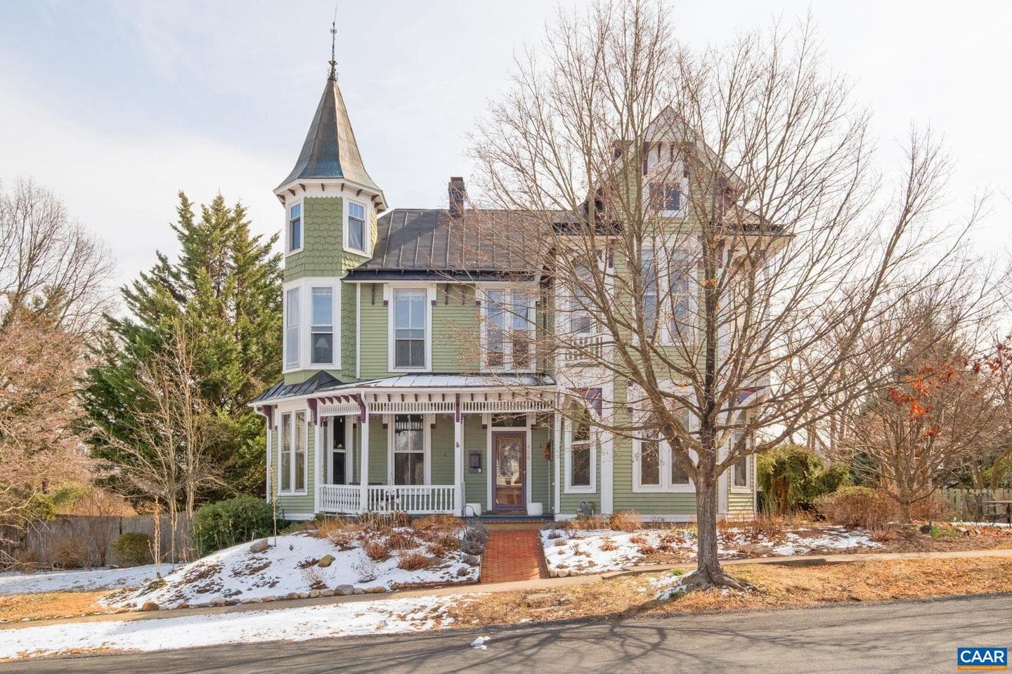 428 Maple Ave photo 1