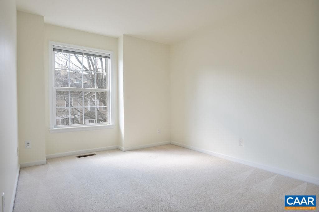 1411 Glenside Green photo 23