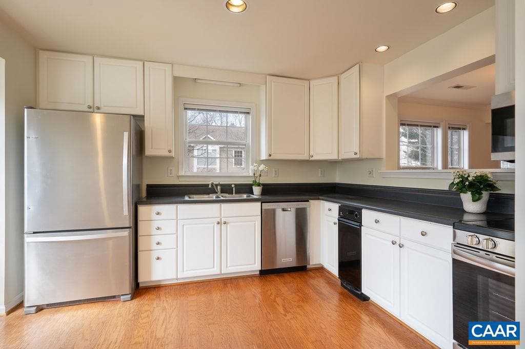1411 Glenside Green photo 5