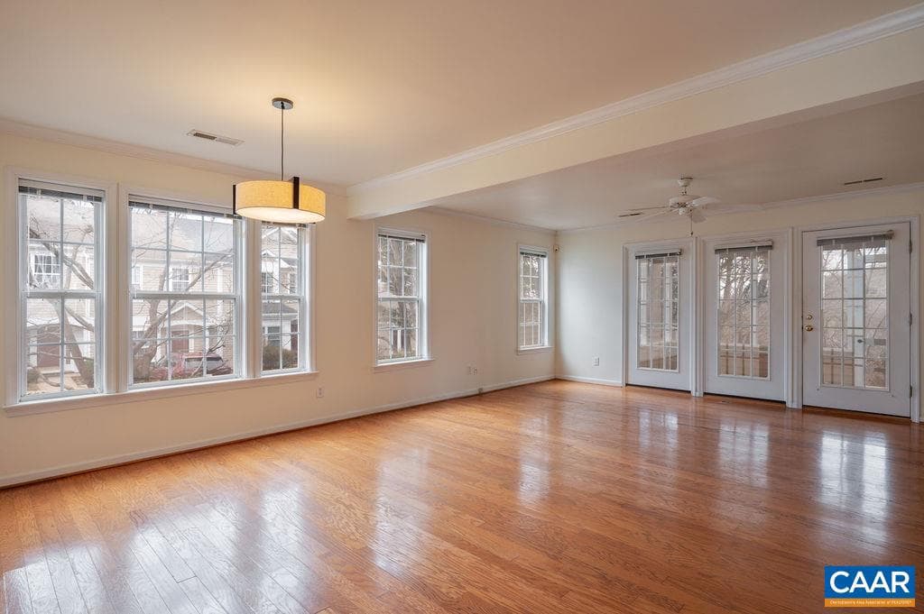 1411 Glenside Green photo 8