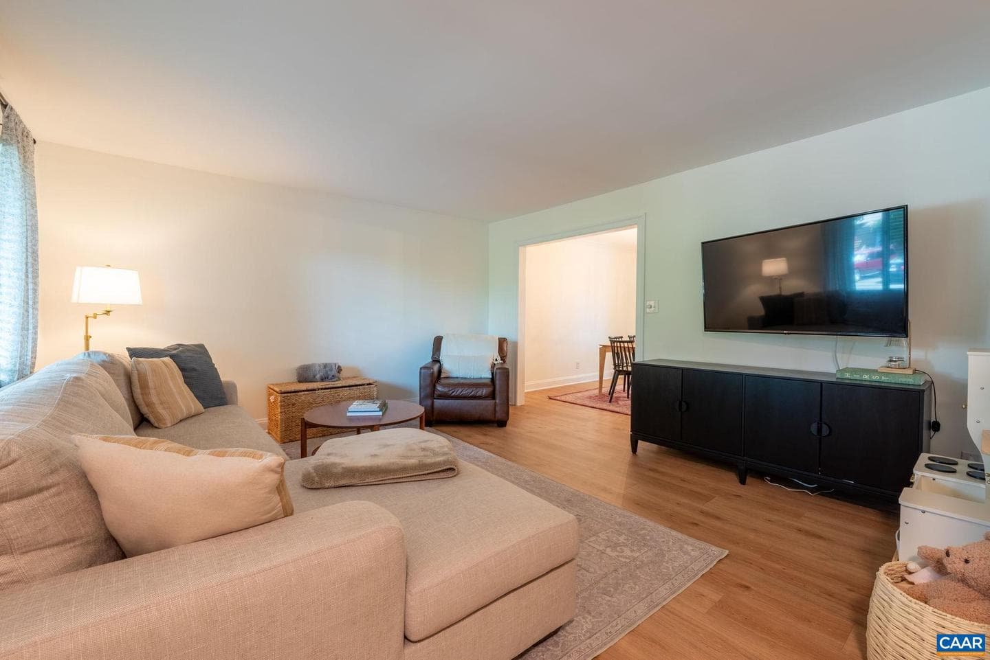 320 Harvest Dr photo 4