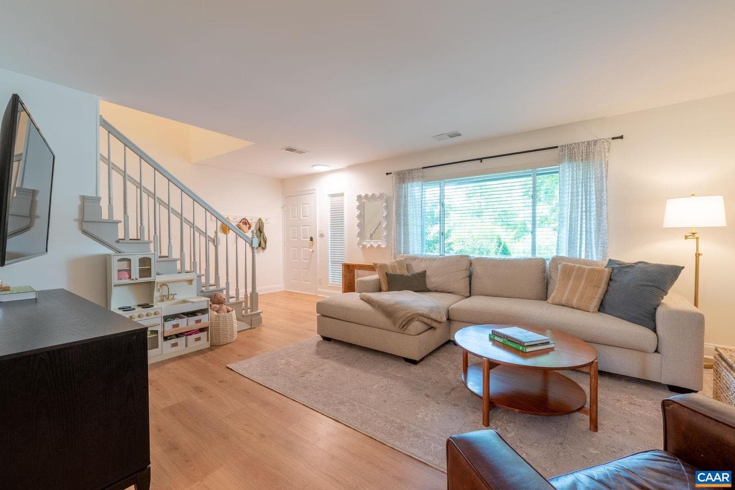 320 Harvest Dr photo 5