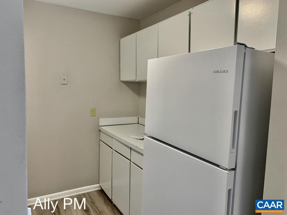 545 Burgoyne Rd #5 photo 4