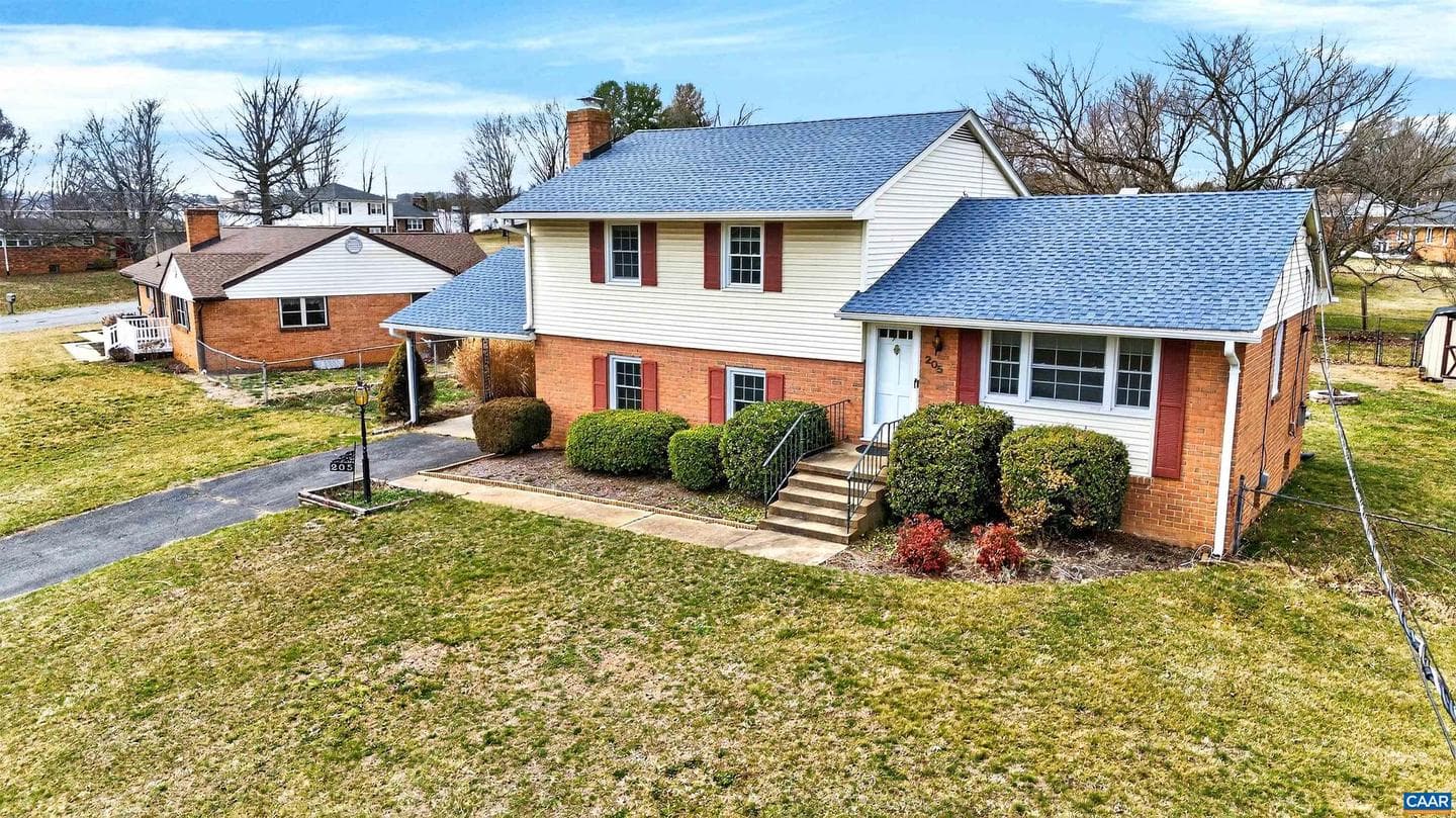 205 Stonewall Dr photo 2