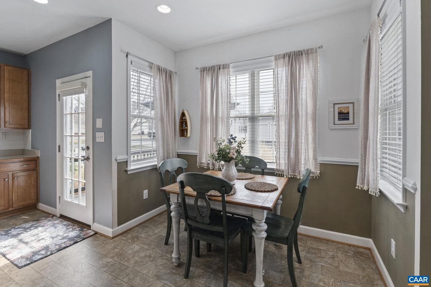 63 Villa Ave photo 13