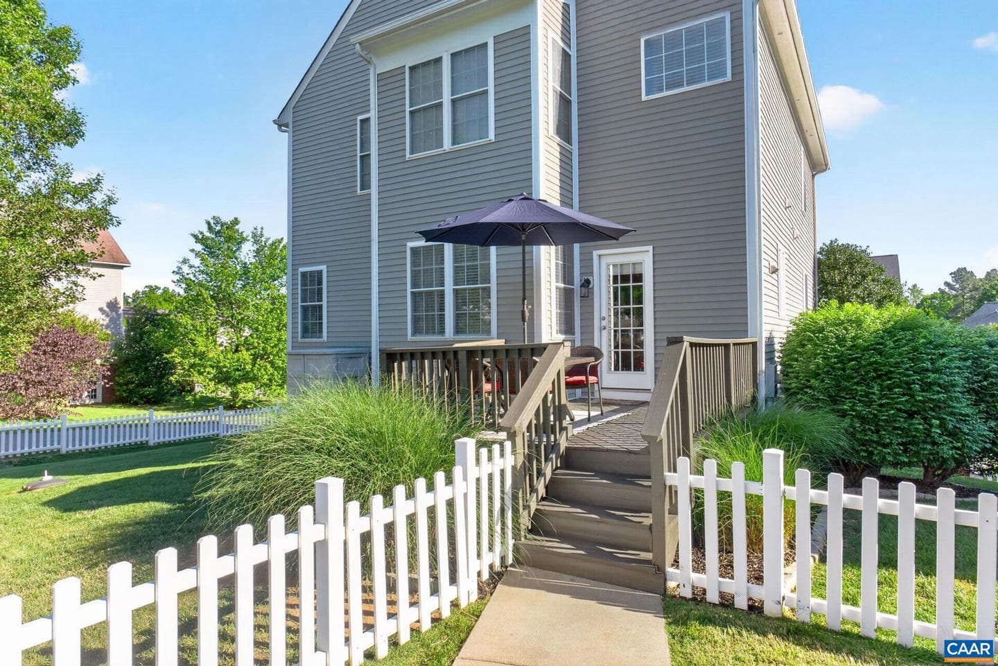 63 Villa Ave photo 2