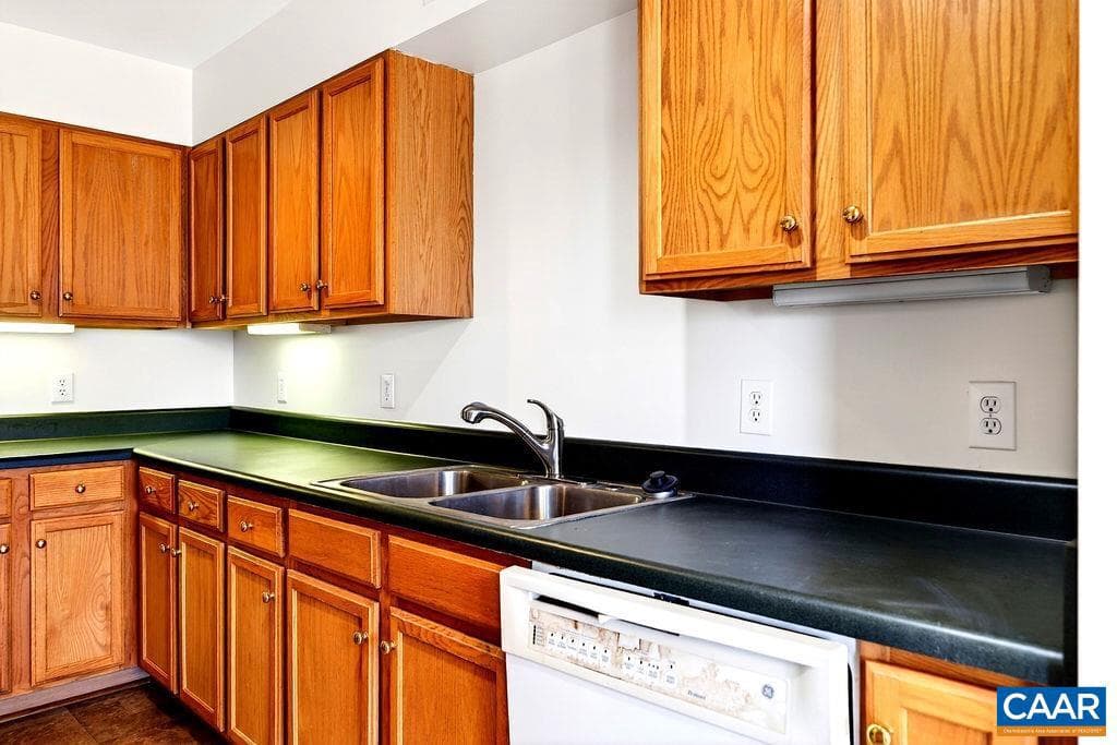 2084 Stone Ridge Condos photo 10