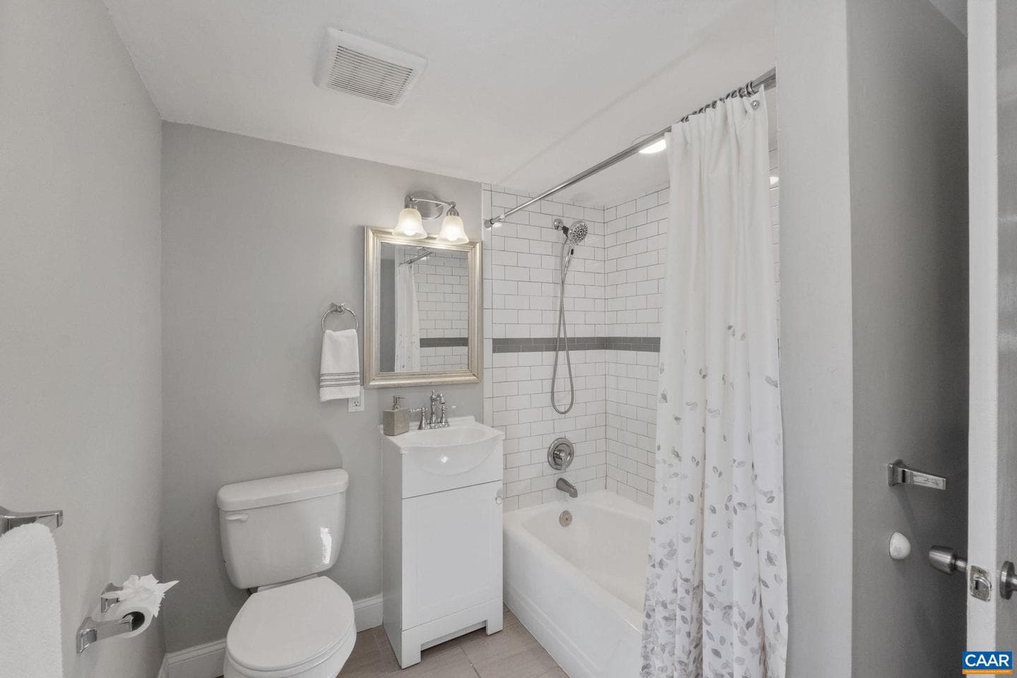 2310 Wayne Ave photo 32