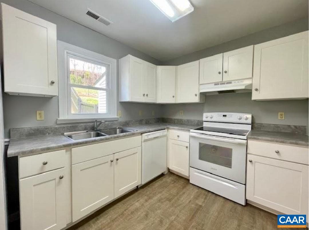 943 Rives St photo 7