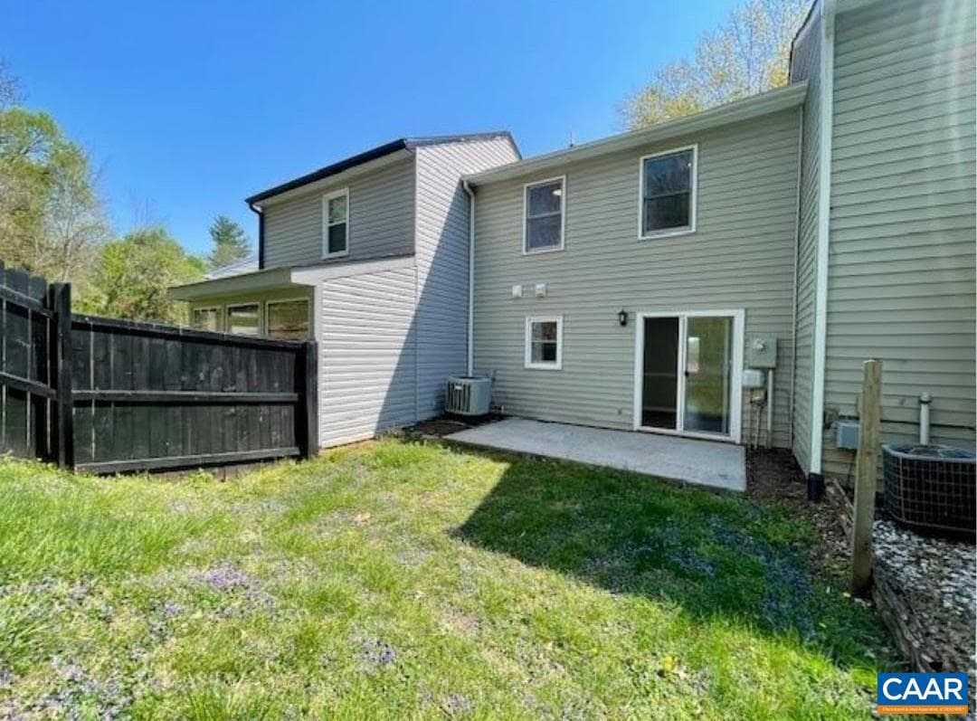 943 Rives St photo 9