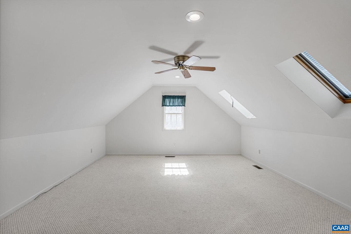 24 Fleetwood Dr photo 35