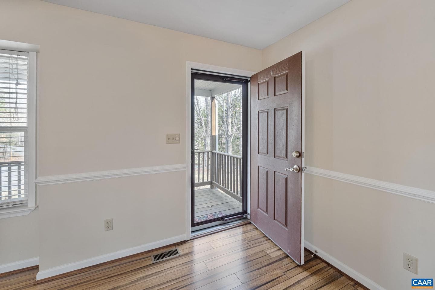 7 Riverside Dr photo 6