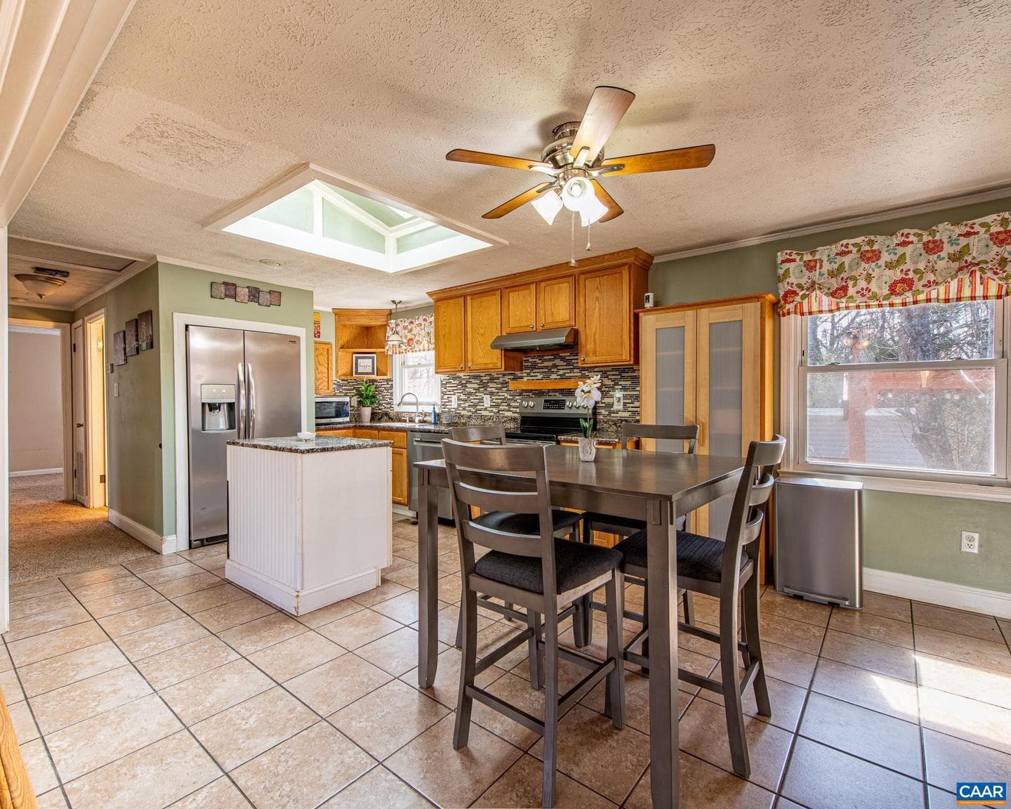 836 Toms Rd photo 7