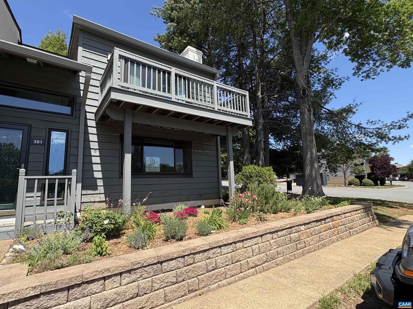 301 Harvest Dr photo 2