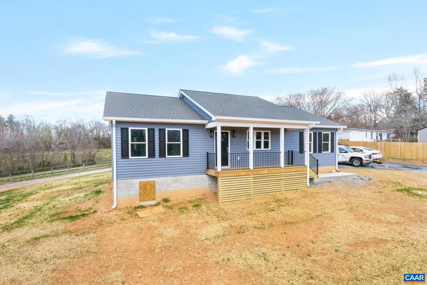 140 Dogwood Hts photo 3