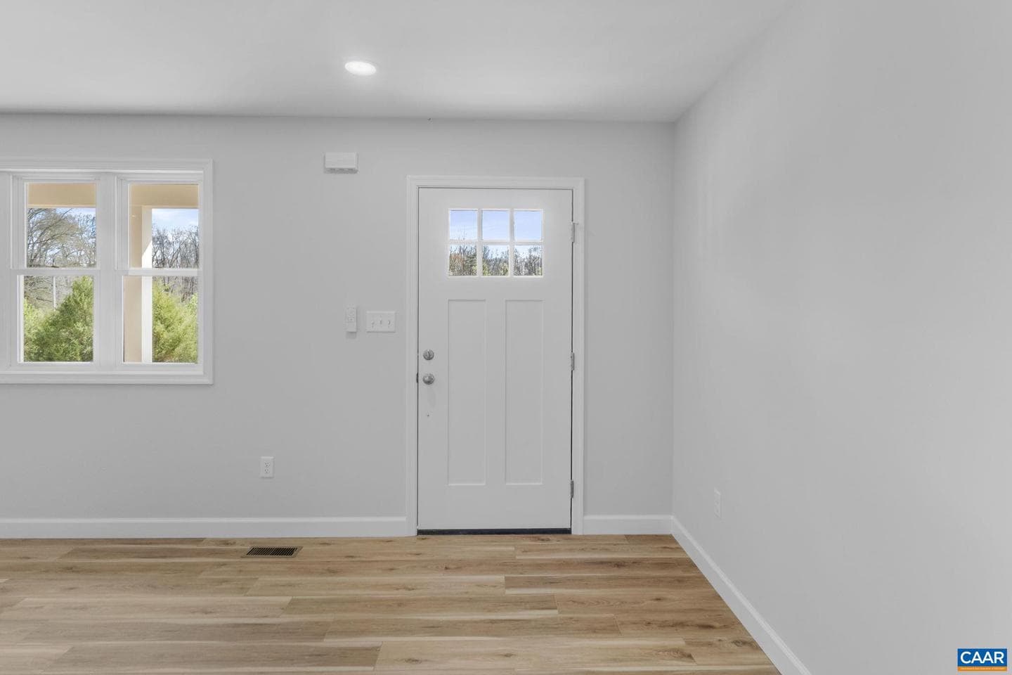 140 Dogwood Hts photo 7