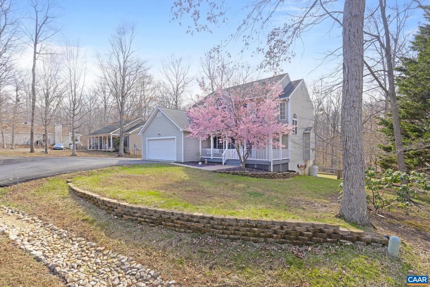 103 Riverside Dr photo 32