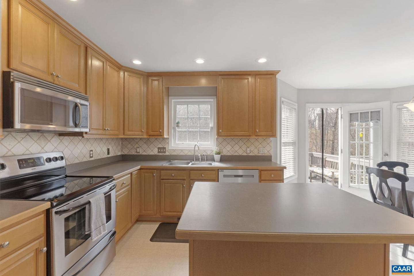 103 Riverside Dr photo 6