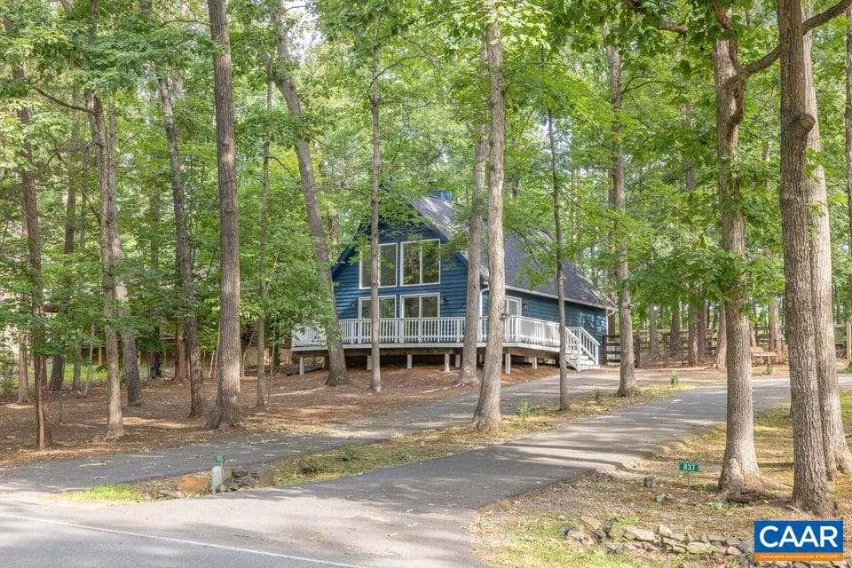 835 Jefferson Dr photo 1