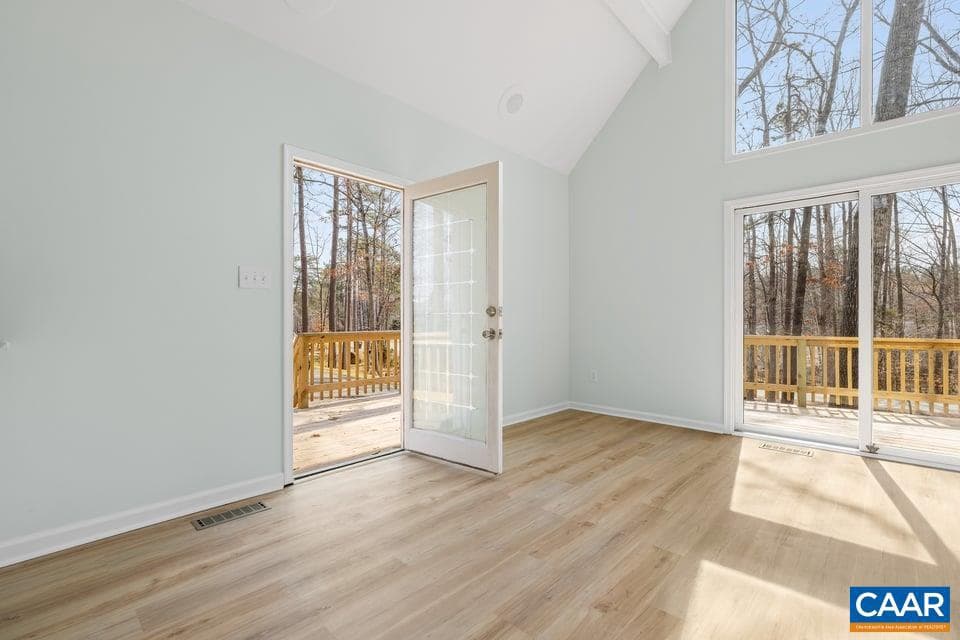 835 Jefferson Dr photo 3