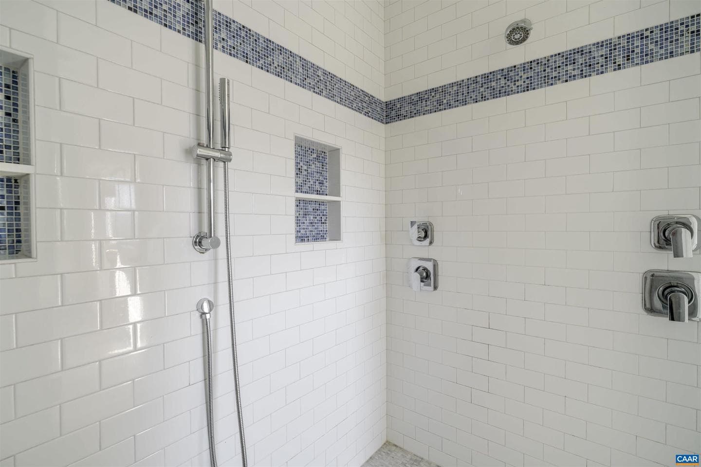 575 Lochlyn Hill Dr photo 24