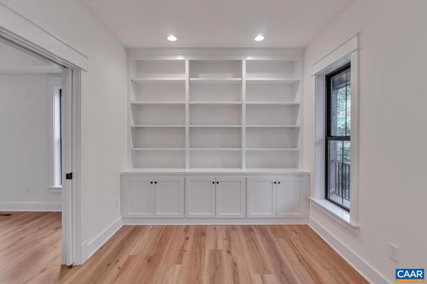 42 Borthwick St photo 5