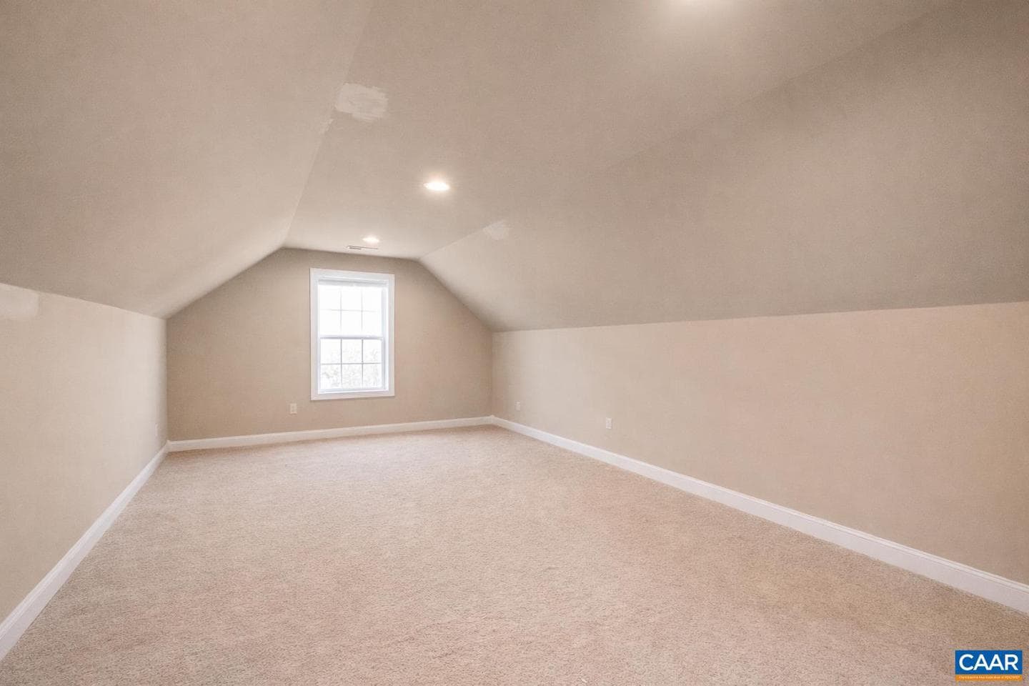 612 London Ct photo 40