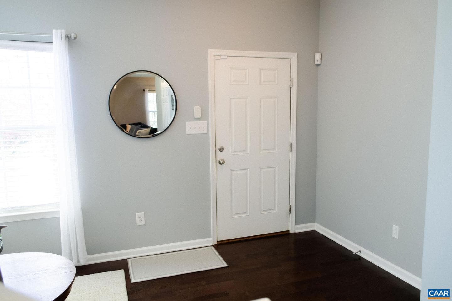 566 Justin Dr photo 4